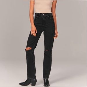 Abercrombie 90s Ultra High Rise Straight Jean in black distressed